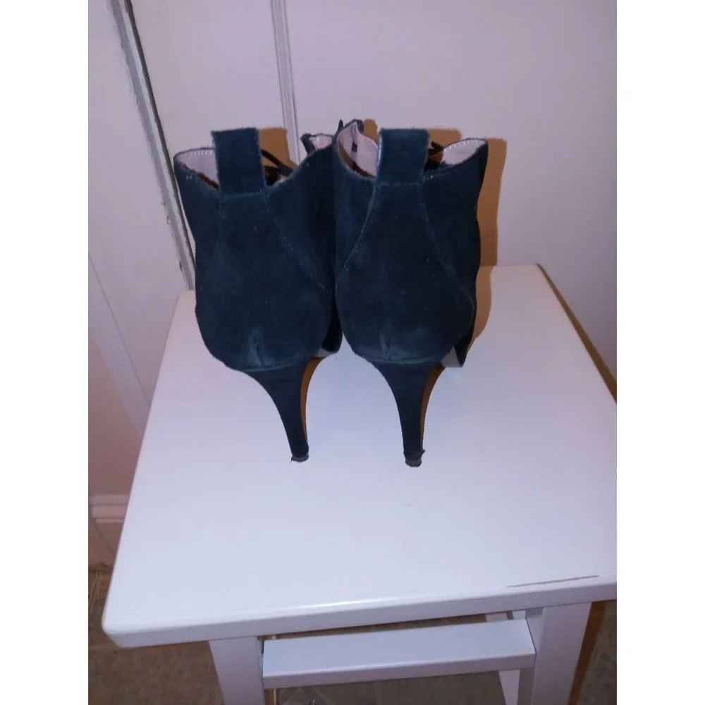 BETSY JOHNSON  Black /Mult Suede  6